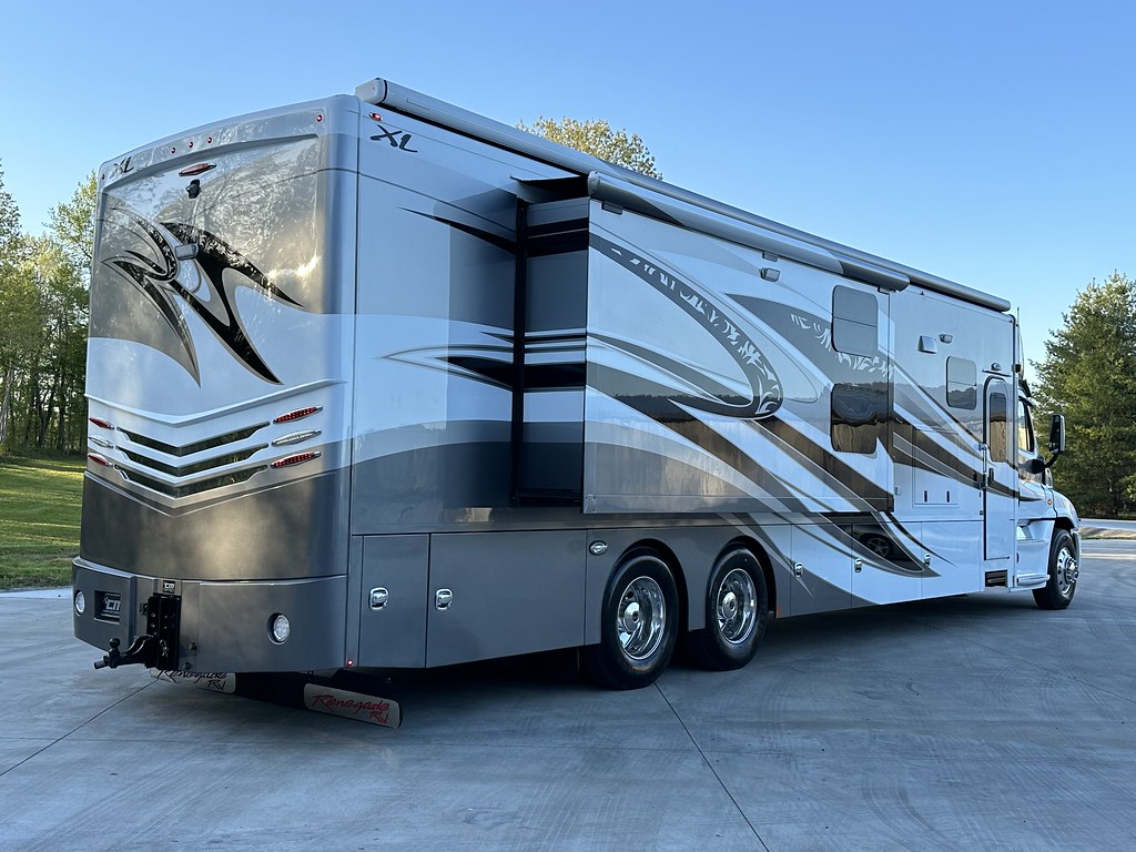 2020 Renegade XL 600HP 45’ Motorhome Triple Slide w/Bunks … Flickr