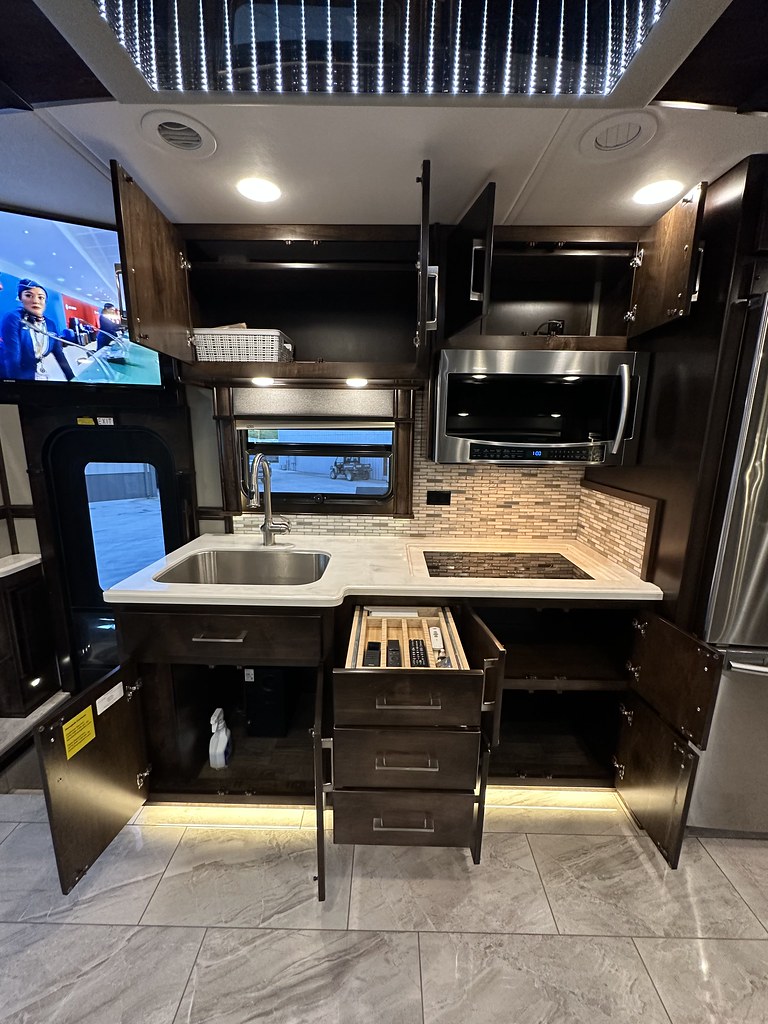 2020 Renegade XL 600HP 45’ Motorhome Triple Slide w/Bunks … Flickr