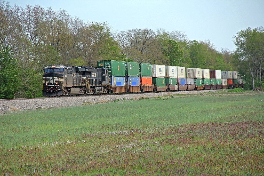 NS 282 at OxfordMiddletown Road Norfolk Southern stack tr… Flickr