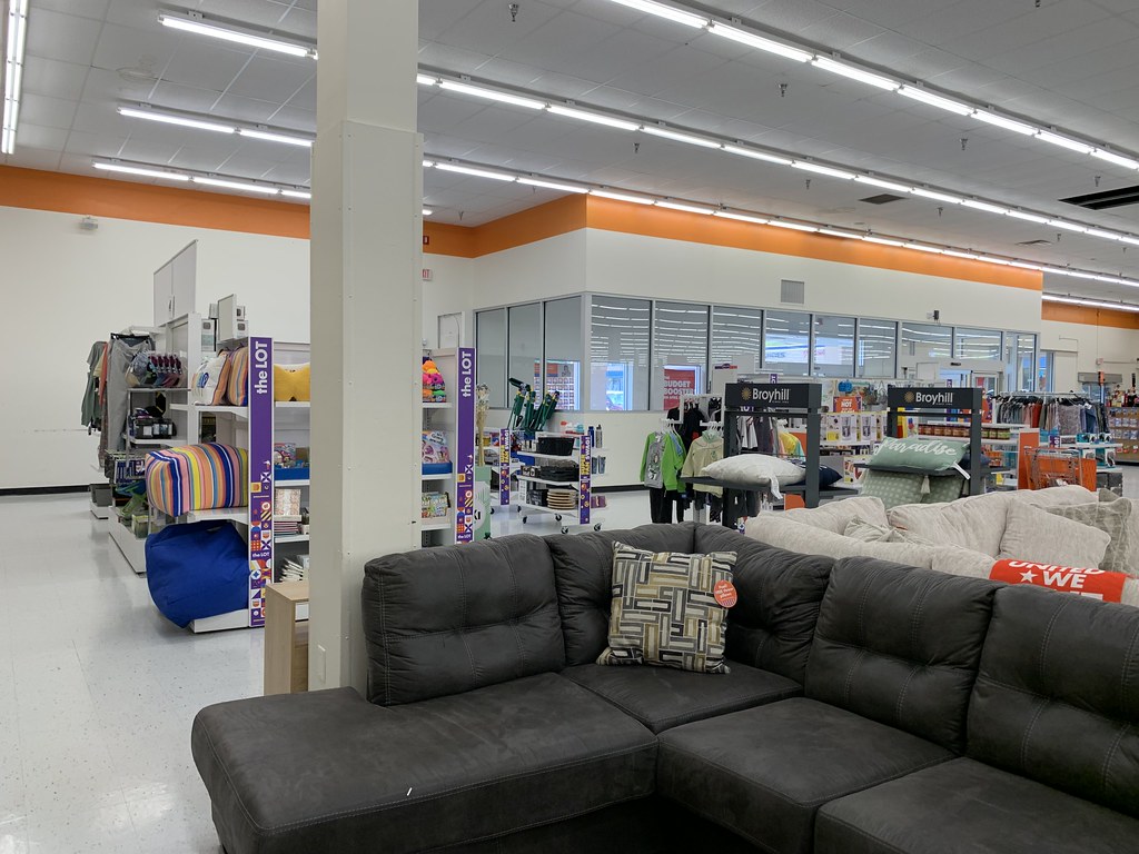 Big Lots interior Big Lots 1169 (45,000 square feet) 8533… Flickr