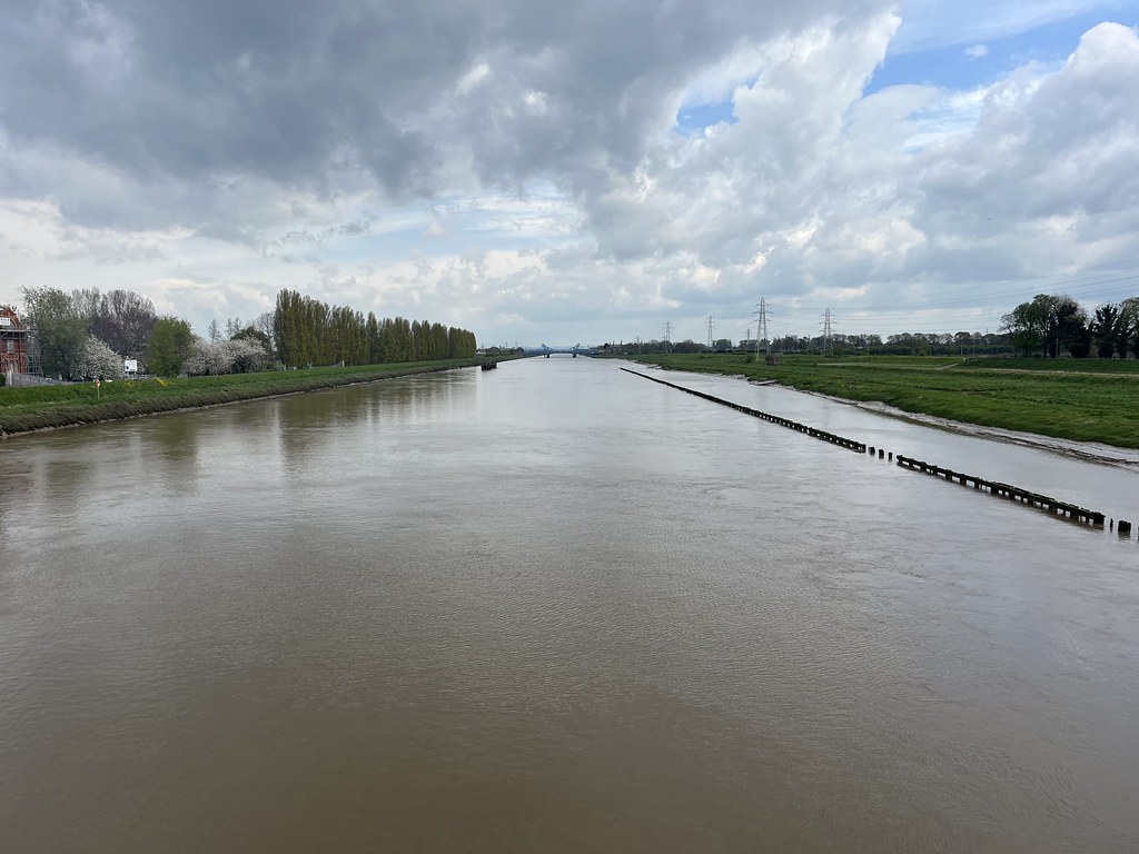 The River Dee from Hawarden Bridge looking East Graham Benbow Flickr