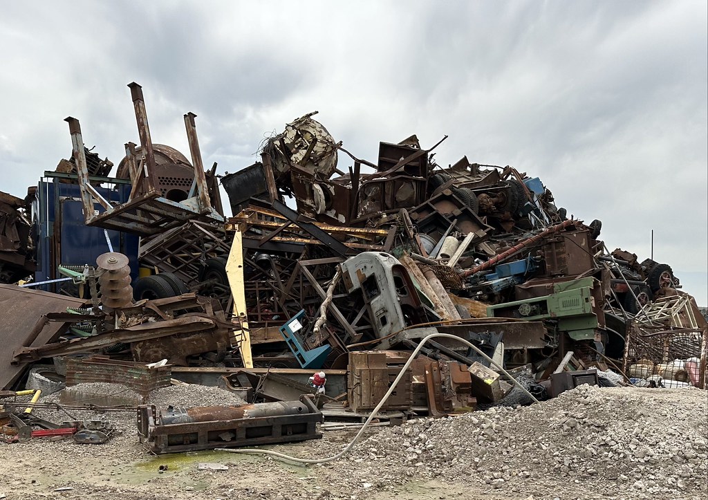 Scrap Yard Vistas Yesterdays pilgrimage to the local scrap… Flickr