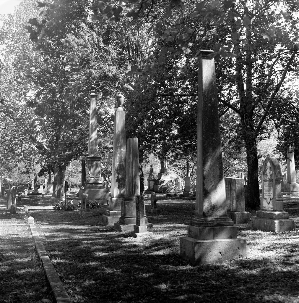 Yashica 124 Ilford HP5 6x6cm Maple Hill Cemetery Huntsvill… Flickr