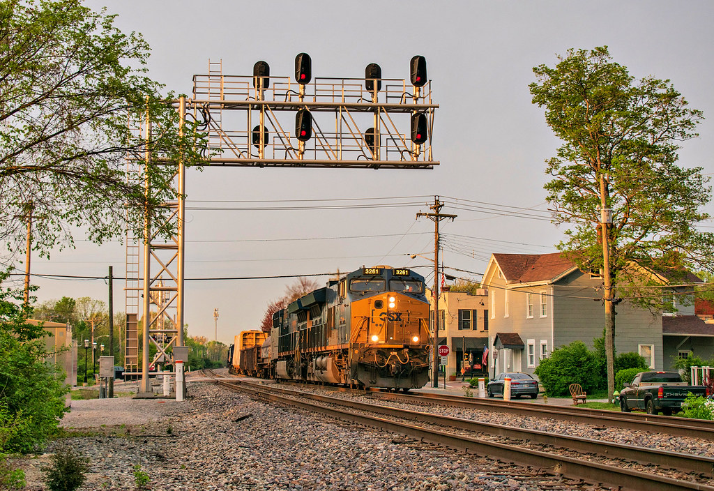 Glendale Sunrise L424 04212023 The sun has just begun to… Flickr