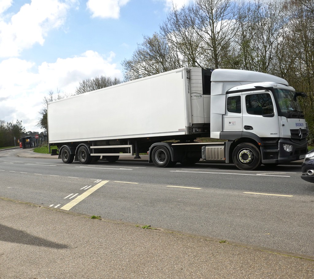 P1070165 Booker Transport Mercedes Actros coupled to a tan… Flickr