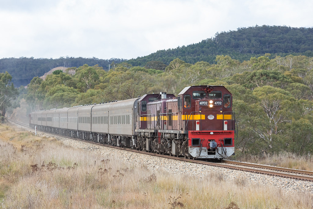 47's at Cullen Bullen 4702 and 4708 haul 8L14 Golden West … Flickr