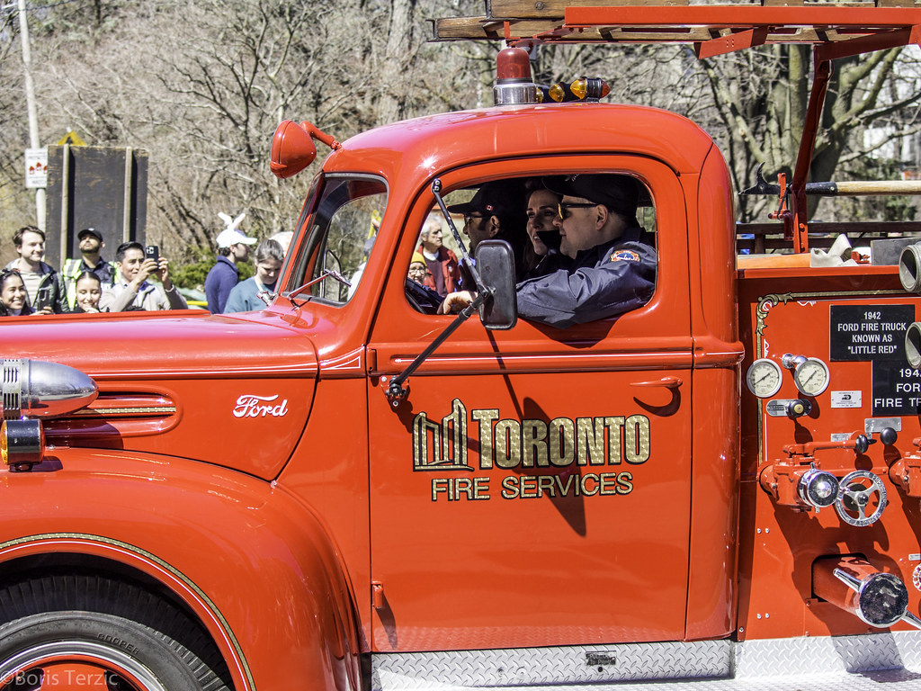 P4090580 Vintage Fire Truck Toronto, Ontario Olympus Zuiko… Flickr