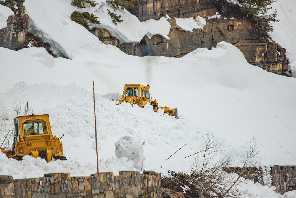 Plowing GoingtotheSun Road in 2023 Heavy equipment plow… Flickr