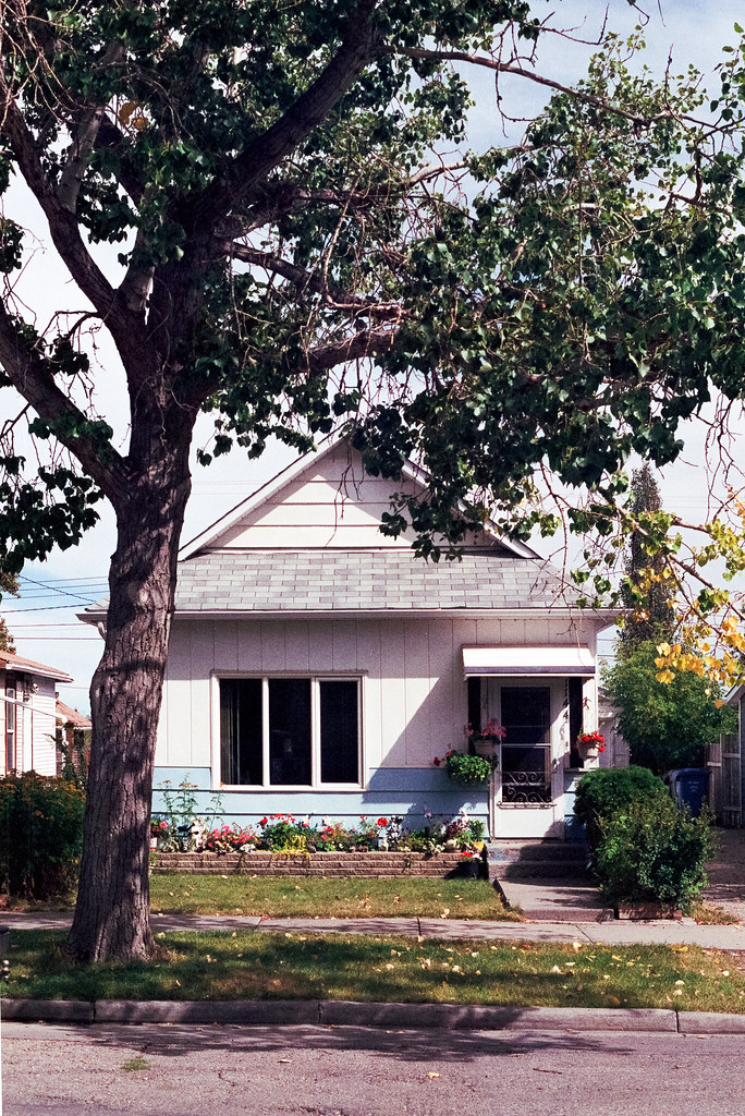 House Ramsay, Calgary Canon EOS 1N / FujiFilm Superia 400 Flickr