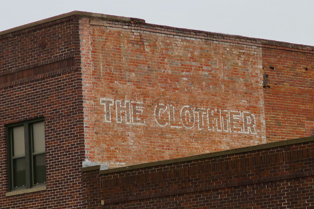 The Clothier, Gothenburg, NE Ghost sign in Gothenburg, Neb… Flickr
