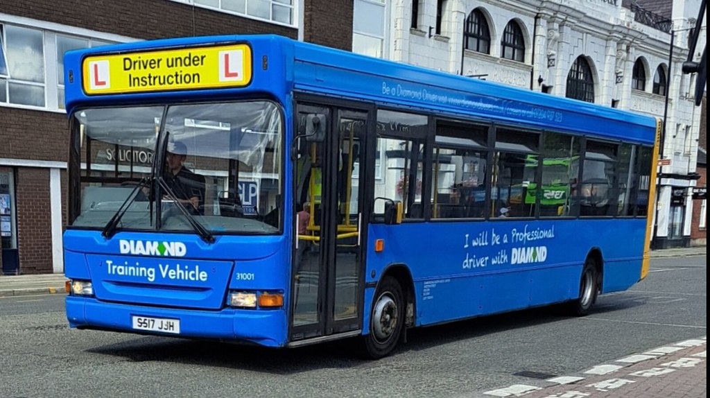 Diamond Bus NW 31001 Diamond Bus Plaxton Pointer bodied De… Flickr