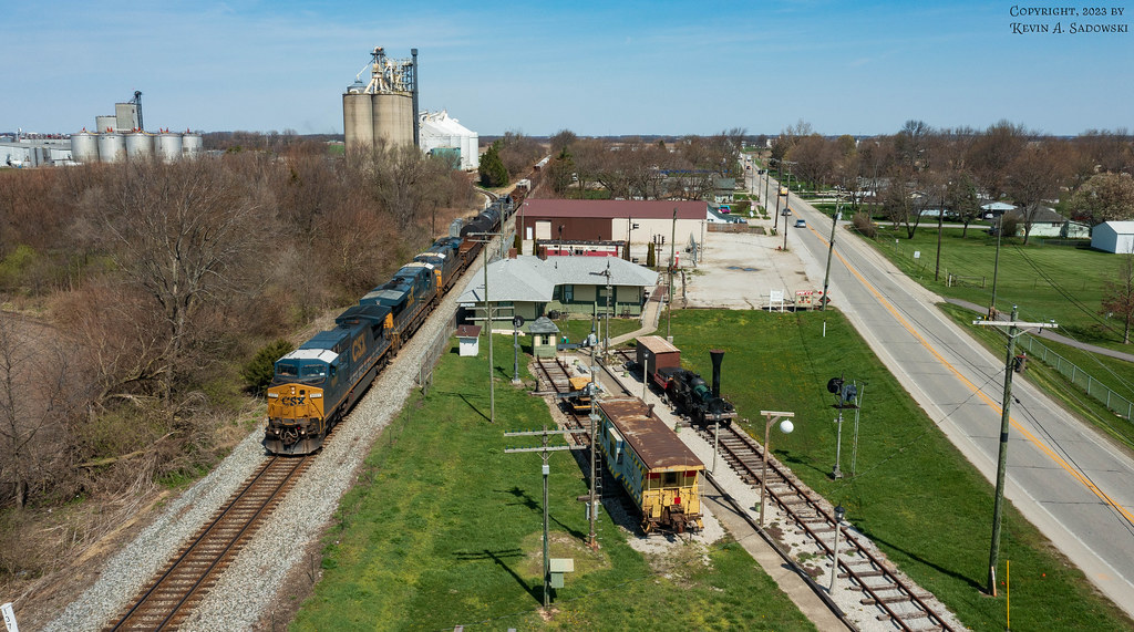 CSXT 9001 Linden, Indiana CSX train M641 heads south pas… Flickr