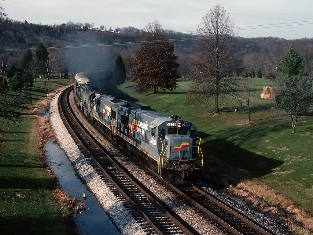 CSX 5900 at Ryland, Kentucky on November 25, 1990 CSX 5900… Flickr