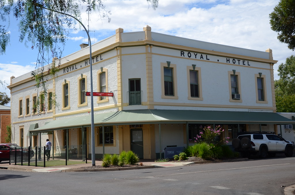 DSC_4261 Royal Hotel, 24 Bowman Street, Crystal Brook, Sou… Flickr