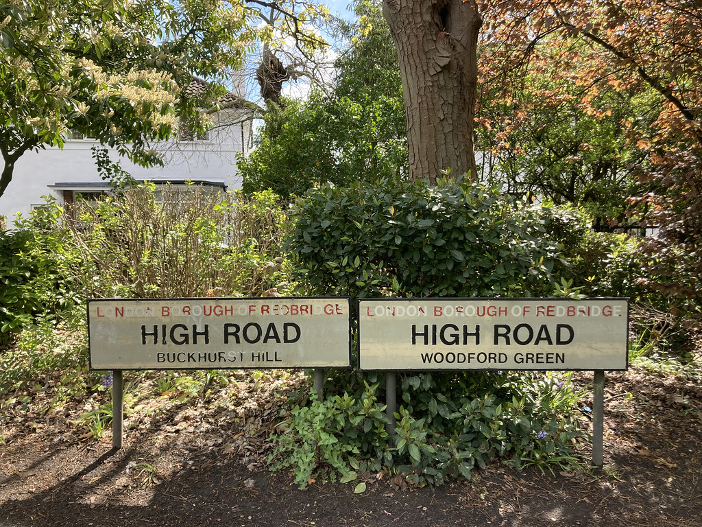 High Road, IG9 The boundary between Buckhurst Hill and Woo… Flickr