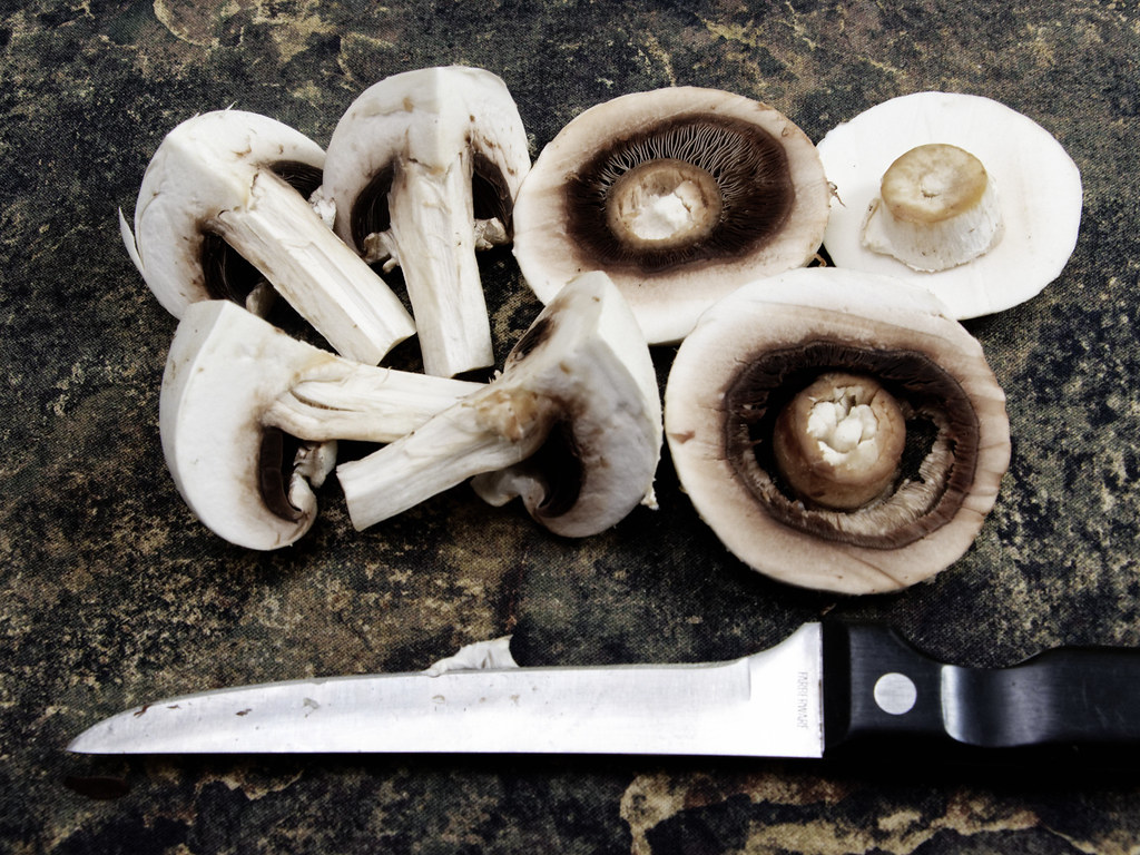What's the best way to cut a mushroom? Quartered or sliced… Flickr