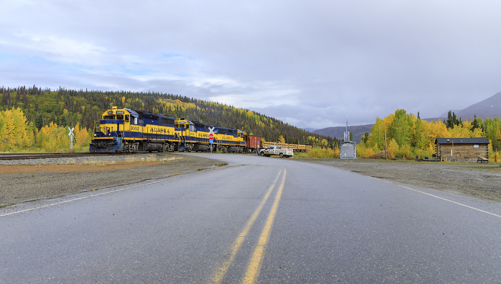 Cantwell siding Three GP40's power a southbound work train… Flickr