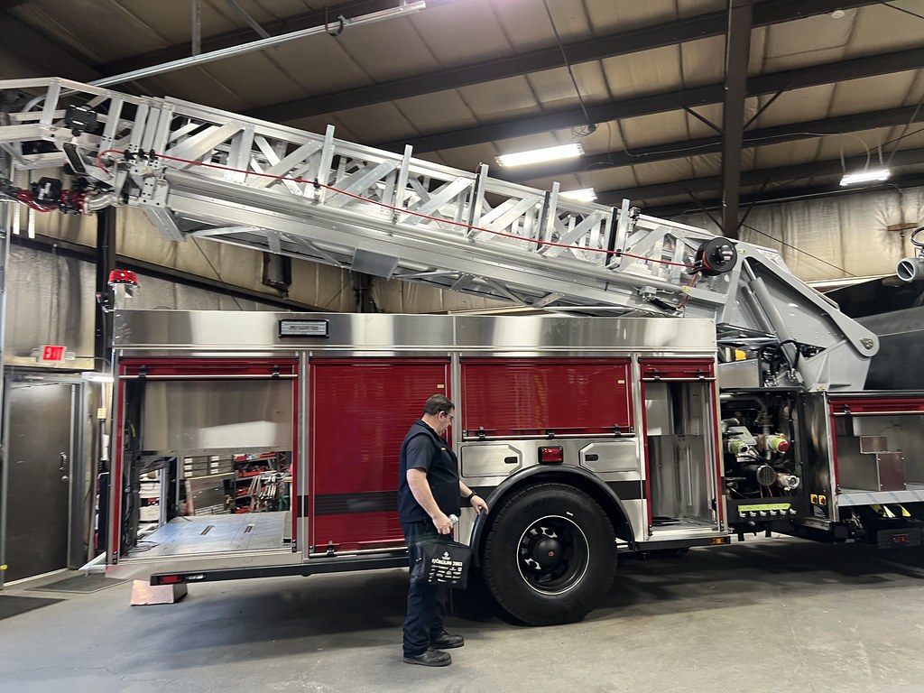 Sugarcreek Township Ladder 72 at Sutphen Sugarcreek Townsh… Flickr