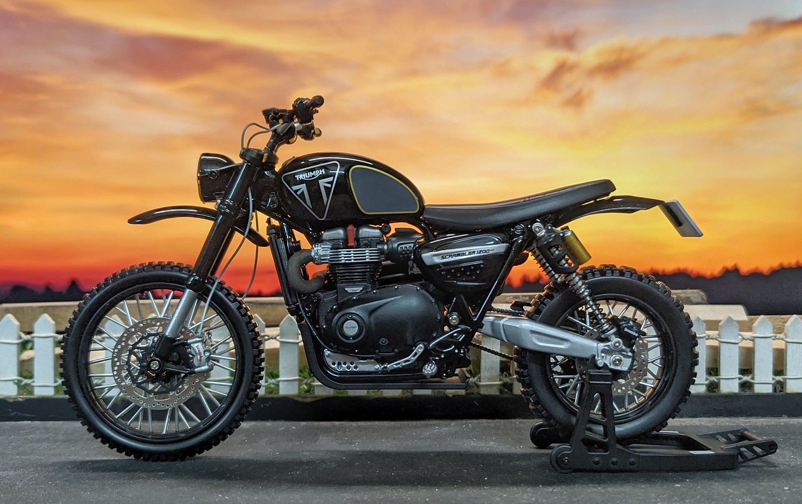 112 Triumph Scrambler 1200 James Bond 007 edition