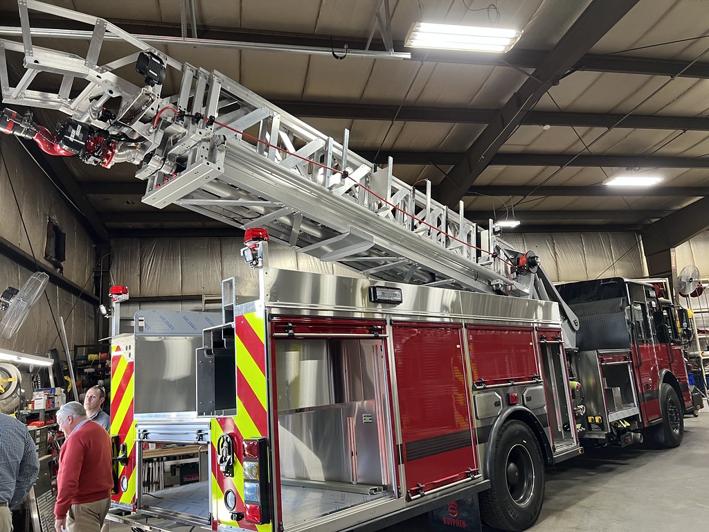 Sugarcreek Township Ladder 72 at Sutphen Sugarcreek Townsh… Flickr