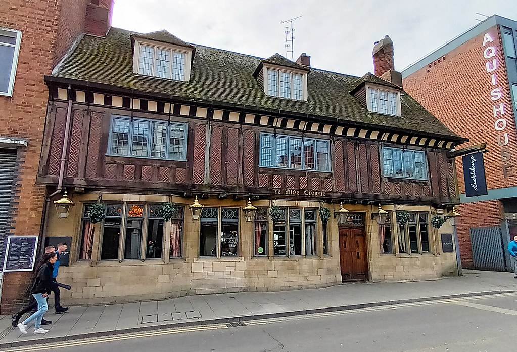 LincolnYe Olde Crowne Saxon Sky Flickr