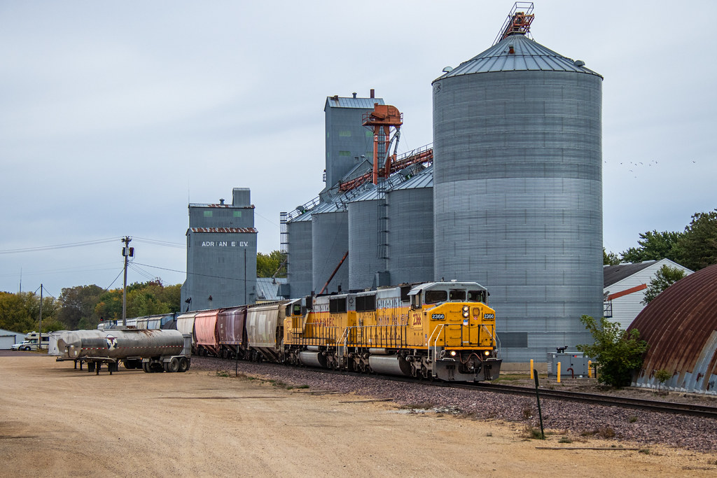 Butterfield A pair of UP SD60Ms lead LTU62 through Butterf… Flickr