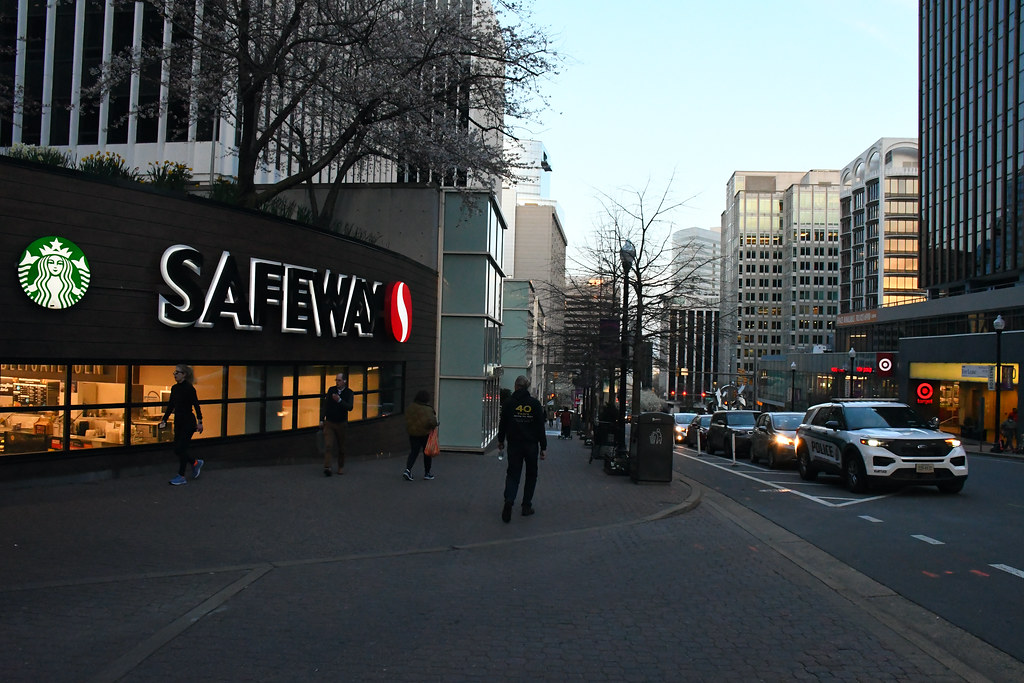 Safeway & Target Stores along Wilson Blvd, Rosslyn, Arling… Flickr