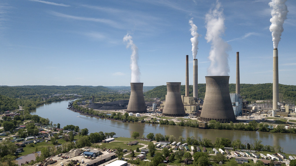 John Amos power plant. stevenbley Flickr