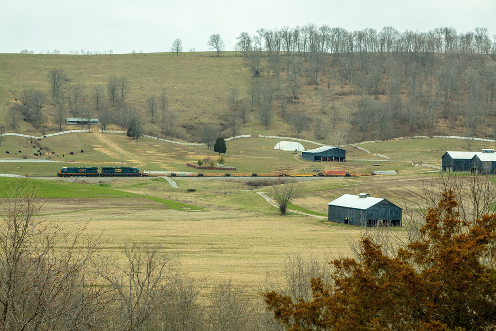 CSX Q133 Sparta, KY Shooting from the hill on KY 35 give… Flickr