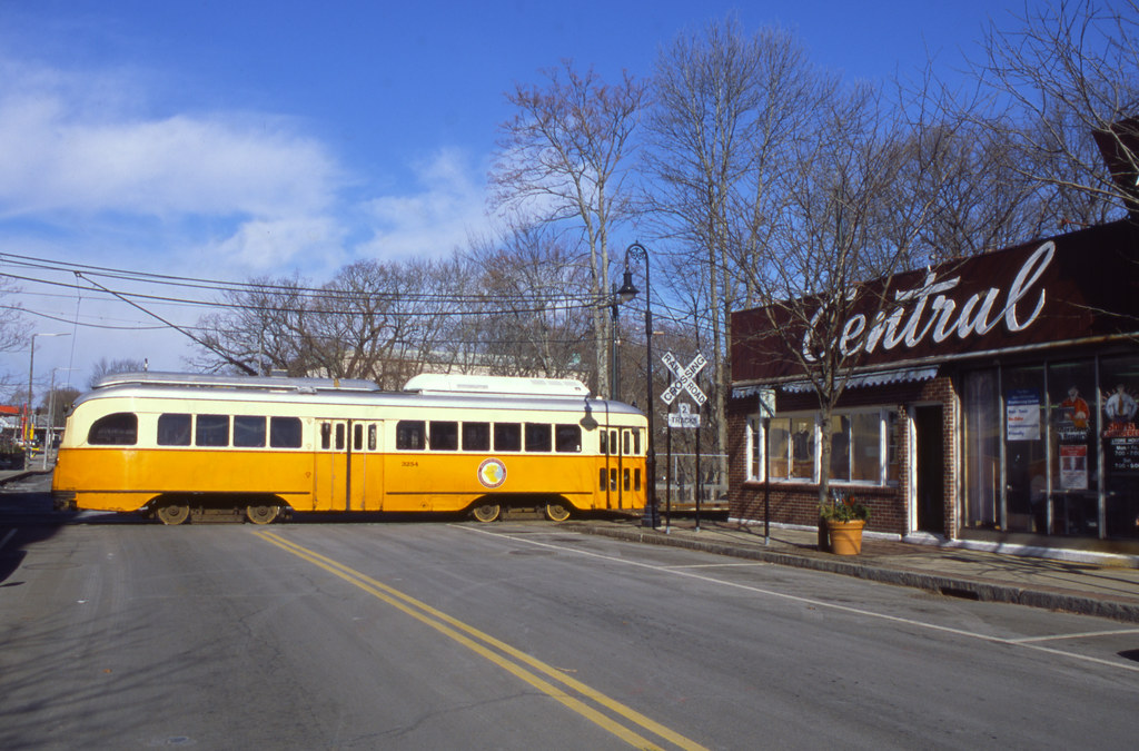MBTA 3254, Central Ave., Milton, MA, 2016 Inbound MBTA car… Flickr
