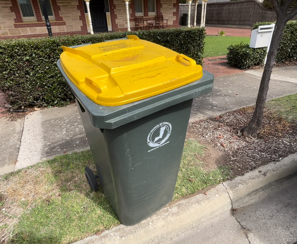 2008 Nylex 240L Yorke Peninsula Recycling Bin In Woodville… Flickr