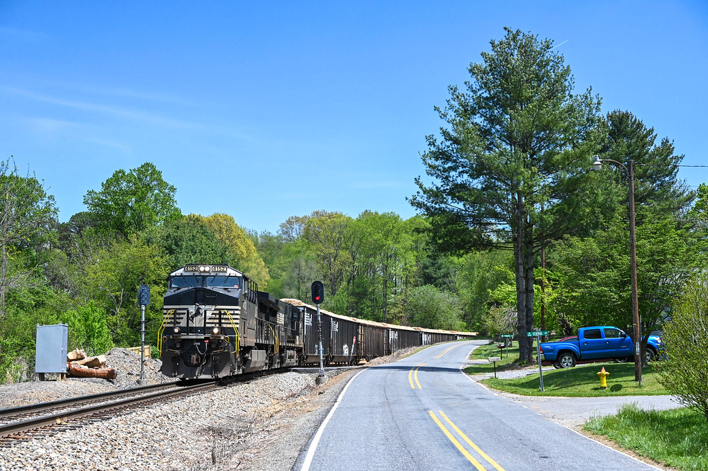 Swannanoa P87 rolls westbound through Swannanoa,NC after w… Flickr