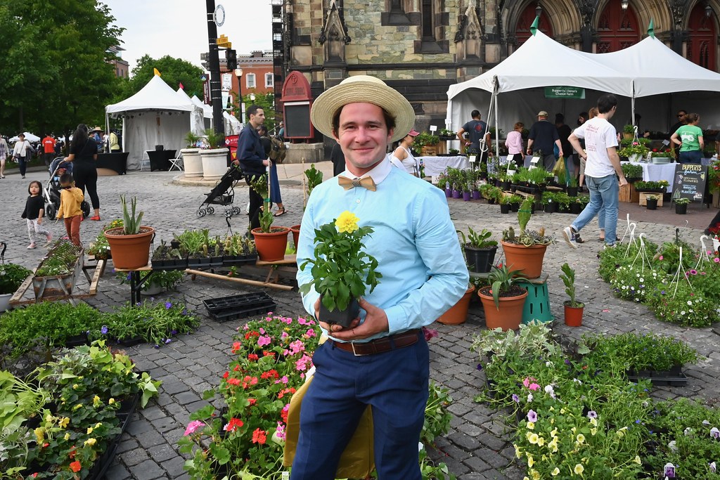 2023 Baltimore Flower Mart 3 Jesse Albright among the flow… Flickr