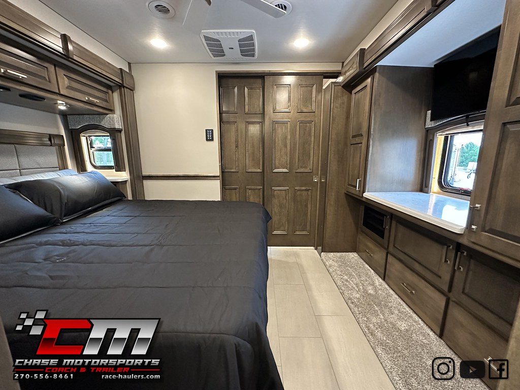 2023renegadetripleslidemotorhomebunkbedstwofullb… Flickr