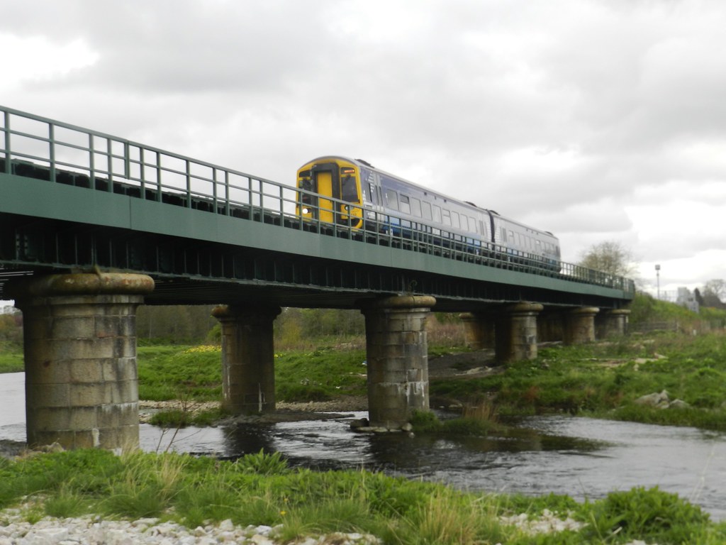 Scotrail crossing River Don, Port Elphinstone, Inverurie, … Flickr