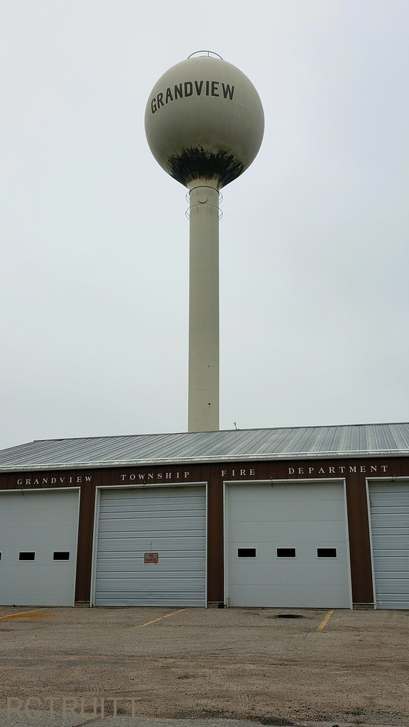 051323 Grandview Water tower, Grandview, Iowa. Casey Truitt Flickr