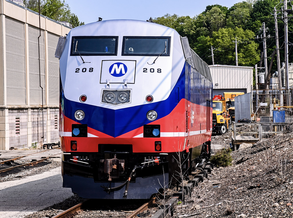 MetroNorth Heritage Unit MTA MetroNorth Railroad P32ACDM… Flickr