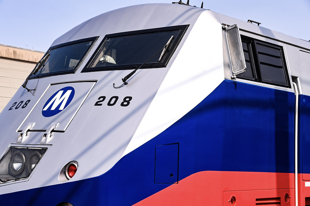 MetroNorth Heritage Unit MTA MetroNorth Railroad P32ACDM… Flickr