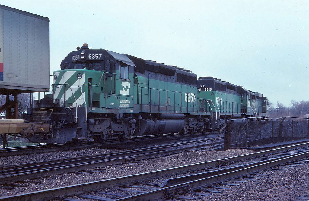 IMG_4370_143_040585_Galesburg BN 6318 and 6357 are trailin… Flickr