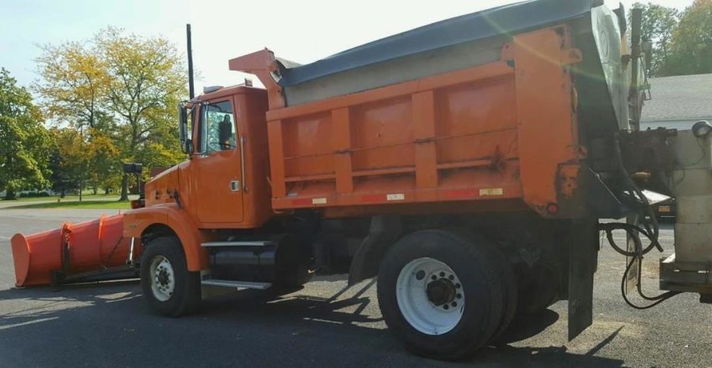 Town of Benton, NY 2000 Volvo WG42B dumpplow with sander_… Flickr