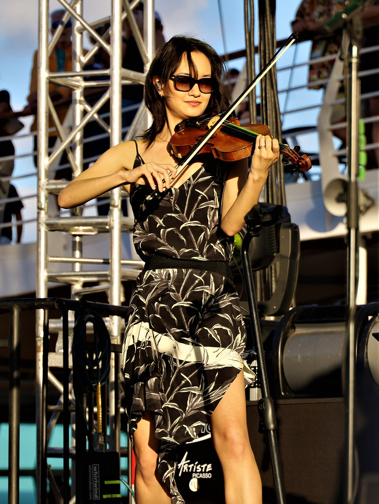 Katie Jacoby Roger Daltrey Band Violinist main deckstage … Flickr