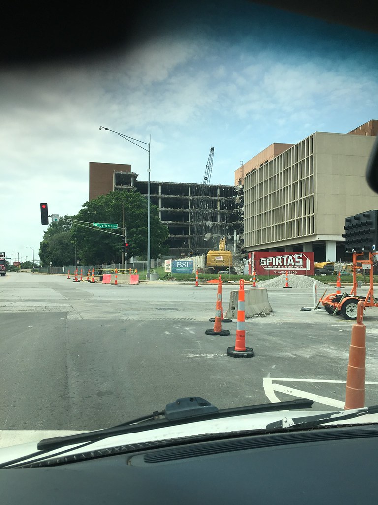 Demolition of former Wells Fargo building at Jefferson and… Flickr