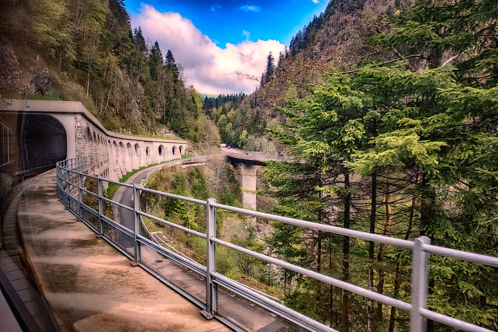 KS007026_Lehnenviadukt_und_Autobahn KS_aus_F Flickr