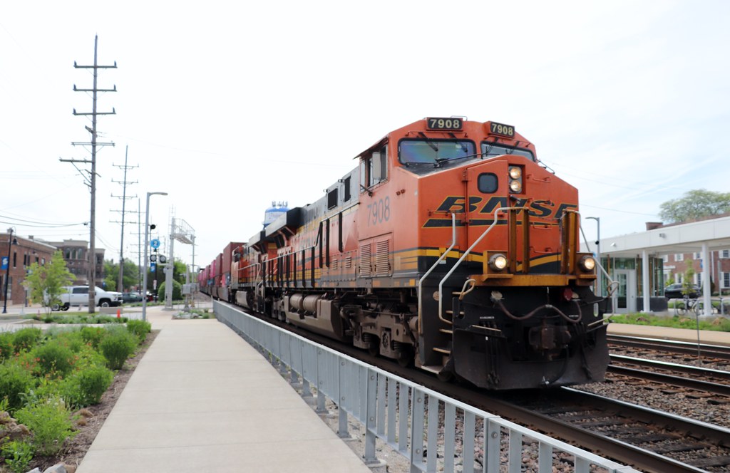 BNSF 7908 BNSF 7908 leads an EB stack train at Clarendon H… Flickr