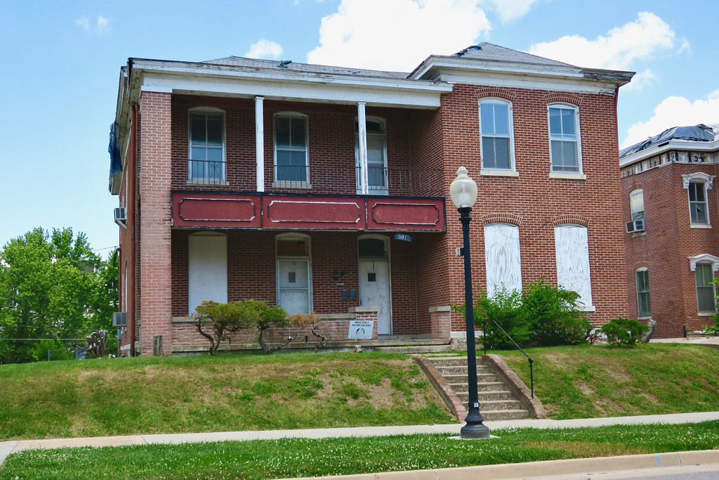 Abandoned, Jefferson City, MO An abandoned residential bui… Flickr