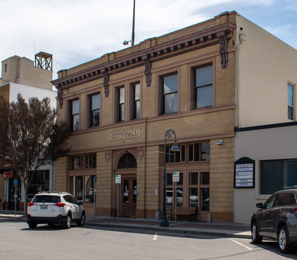 Hollister / City Hall 1 ( 1984) Fortunately, while stand… Flickr