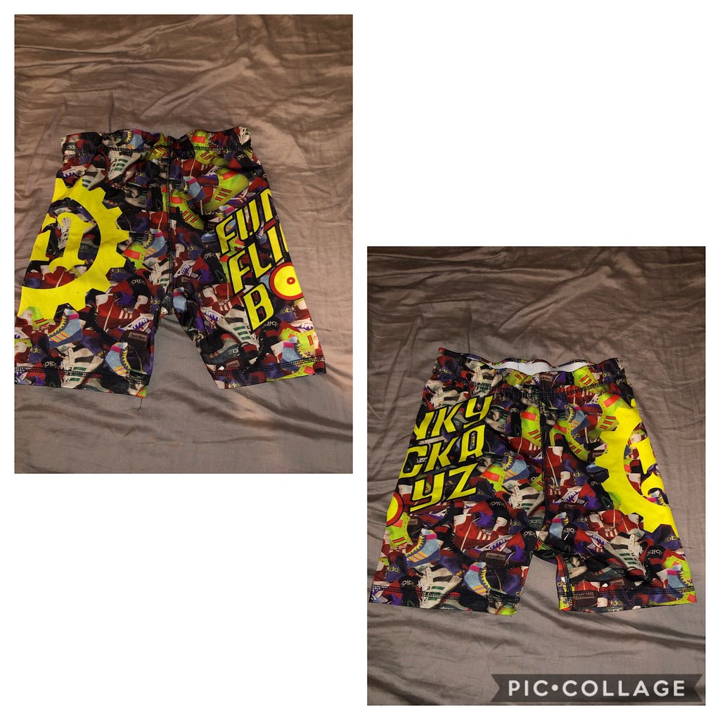 Looking to buy old iPhones Comment with whatcha got. Flickr