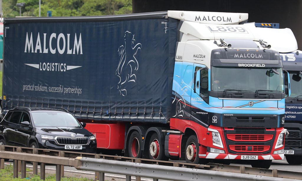 L889 M1 LEICESTER FOREST EAST mel384 Stacey Flickr