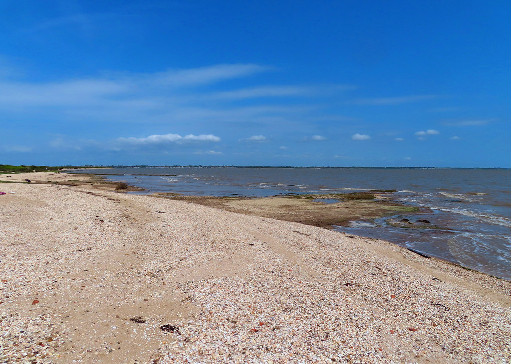 Bradwell on Sea, Sales Point Beach The deserted and very i… Flickr