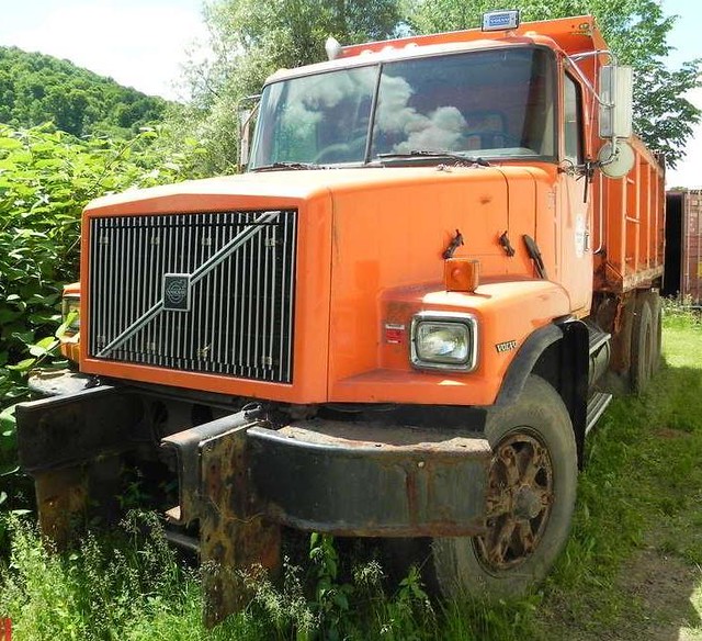 Town of Bovina, NY 1999 Volvo WG64F dumpplow_1 Engine Cu… Flickr